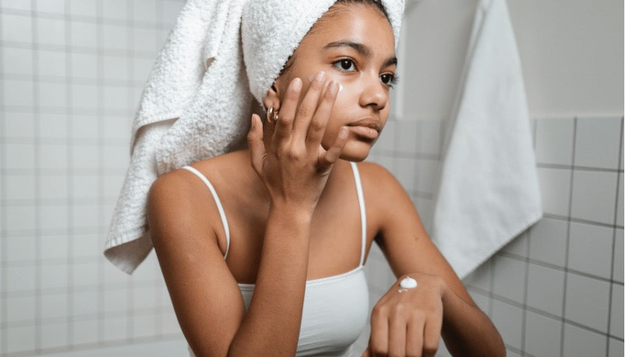 How to hide dark spots on your face without makeup